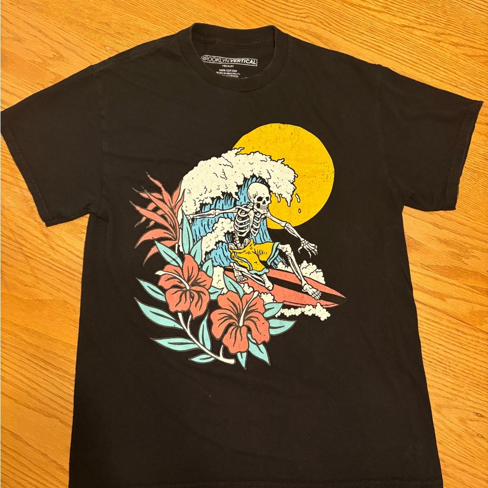 Brooklyn Vertical Black and Yellow Short Sleeve Tee with Artistic Wave Design